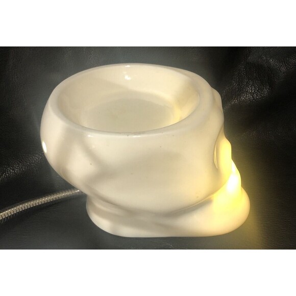 Scentsy Skull Wax Warmer Fall Halloween Spooky Countertop - Picture 2 of 6